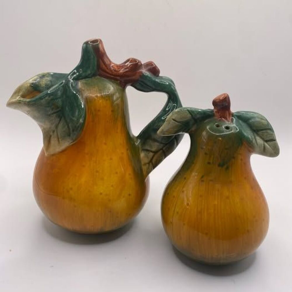Sakura Sonoma Pear Creamer & Shaker Set – Figural Fruit Ceramics